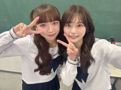 「世界は恋に落ちている」制服衣装