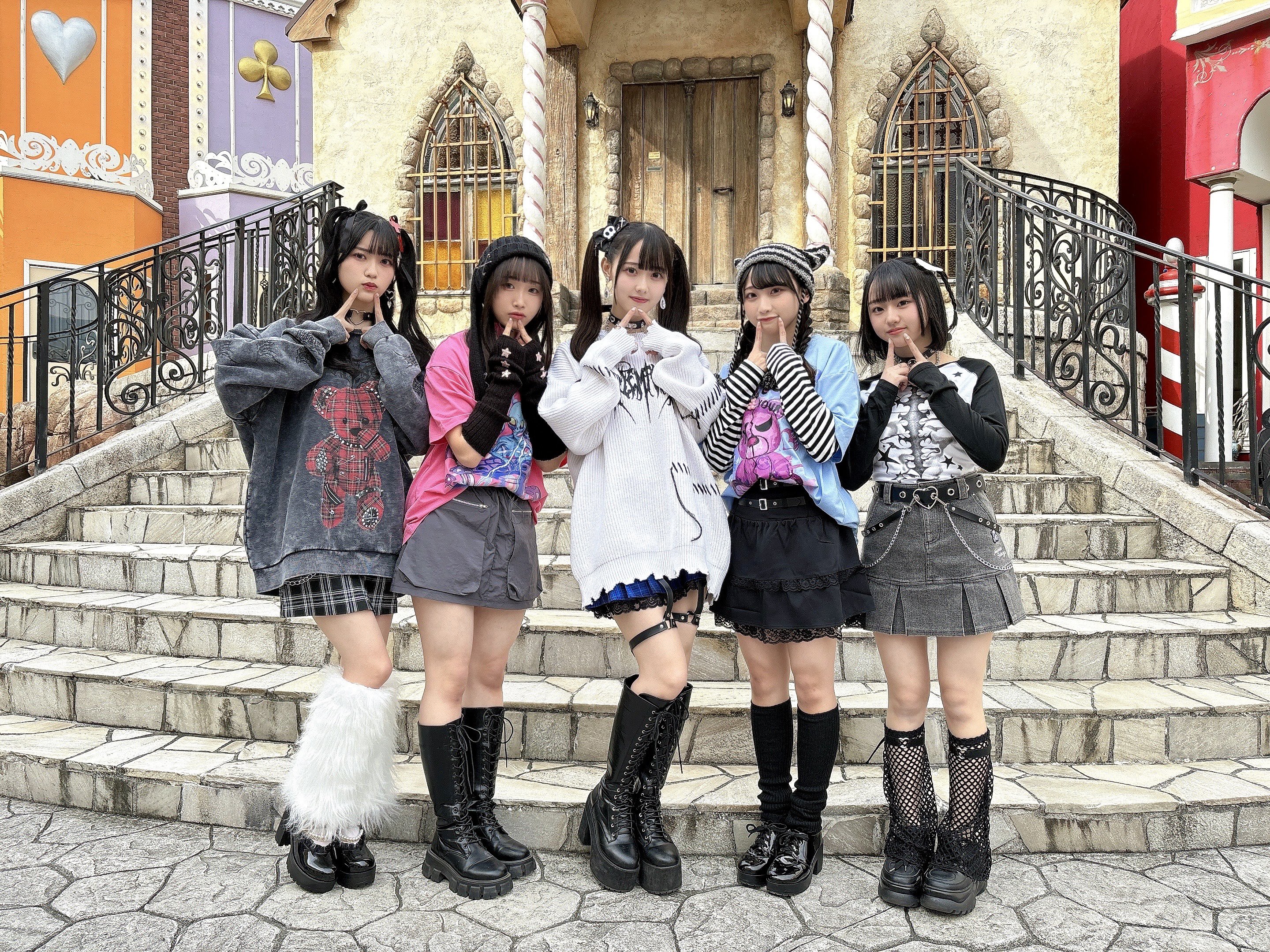 「可愛いって言われたい」MV パンクロック衣装