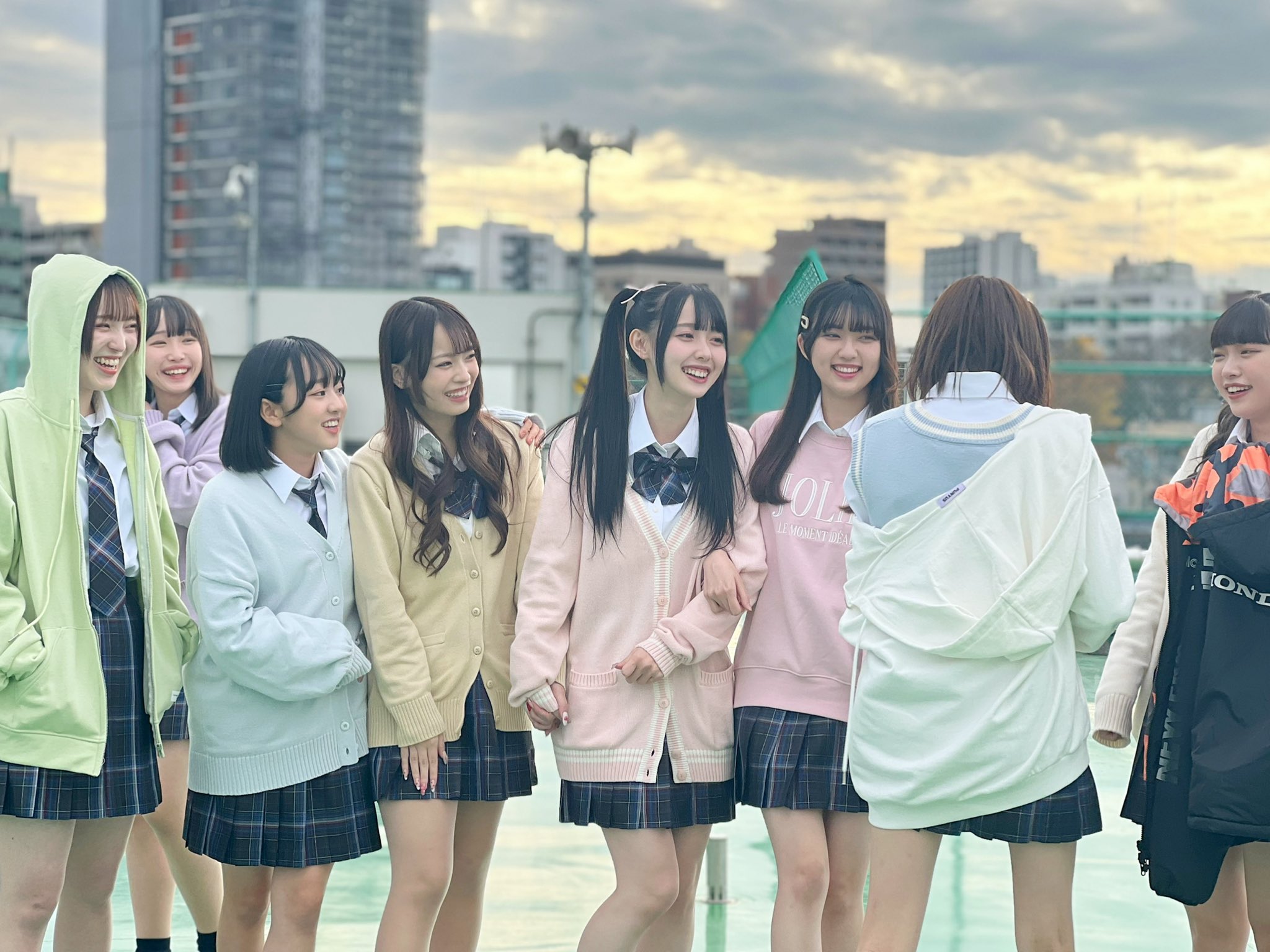 「女の子は強い」制服衣装